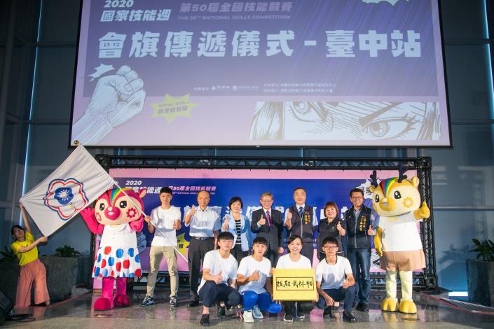 1090722勞動部勞動力發展署新聞稿(附照3)_勞動部次長林三貴與中彰投區選手代表合影。