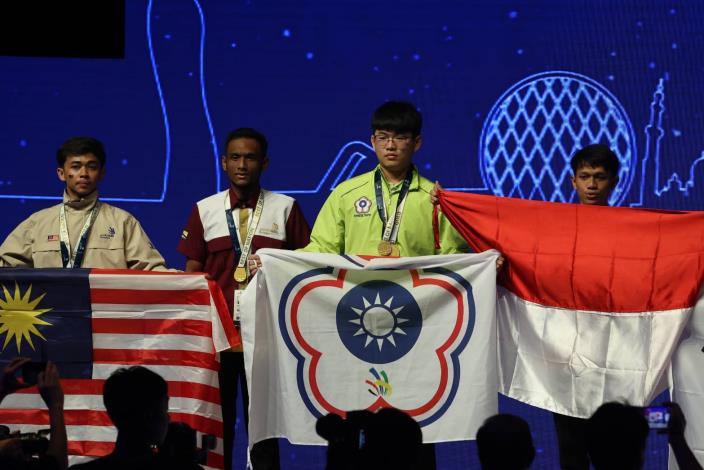 圖6-青年組「粉刷技術與乾牆系統」職類國手戴家畯榮獲金牌並獲得「國家最佳選手獎」