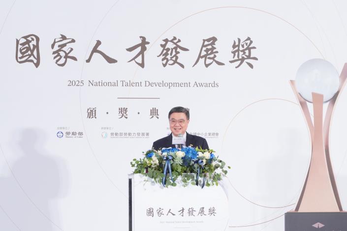 圖3_行政院院長卓榮泰於「2025國家人才發展獎」頒獎典禮致詞。