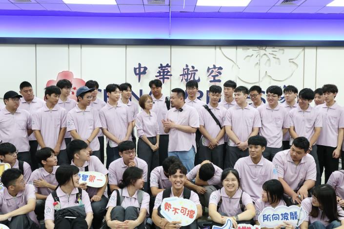 1150919勞動力發展署新聞稿(附圖2)_勞動部部長洪申翰勉勵國手為國爭光、盡情發揮。