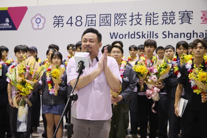 2-洪申翰部長勉勵國手，感謝國手們在國際賽場全力以赴，讓世界看見臺灣青年技能人才的專業與實力。