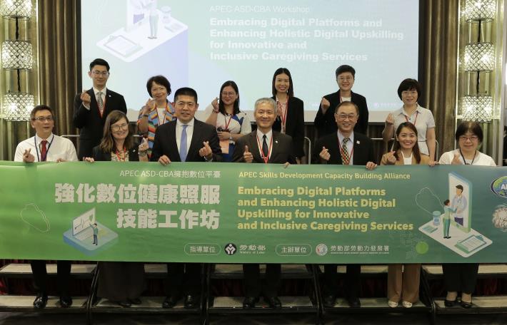 Mr. Tsai Meng-Liang, Director-General (in the middle of the front row) of WDA, Mr. Zhao Li, Lead Shepherd of APEC Human Resources Development Worki...