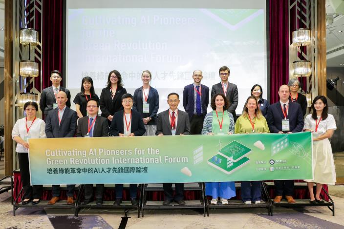 Group photo of Mr. Chen Shih-Chang, Secretary General of WDA (in the middle of the front row), speakers and guests