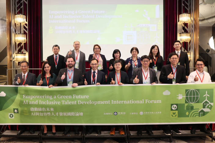 Group photo of Mr. Chen Shih-Chang, Deputy Director General of WDA (fourth from the left in the front row), speakers and guests